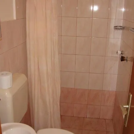 In With Seaview, Terrace, Air Condition, Wifi Apartment *