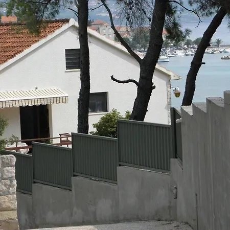 In With Seaview, Terrace, Air Condition, Wifi *